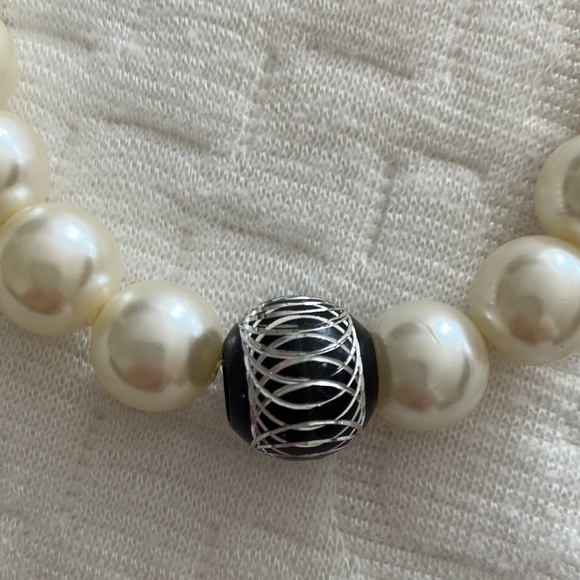 NECKLACE FAUX PEARLS - Picture 2 of 5